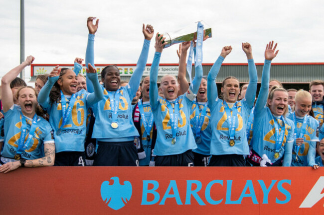 london-uk-16th-may-2026-london-england-may-16-alex-greenwood-c-of-man-city-lifts-the-wsl-trophy-during-the-barclays-womens-super-league-match-between-west-ham-united-v-manchester-city-at-ch