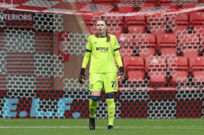 brisbane-road-london-uk-7th-sep-2025-womens-super-league-football-tottenham-hotspur-versus-west-ham-united-goalkeeper-megan-walsh-of-west-ham-united-credit-action-plus-sportsalamy-live-news