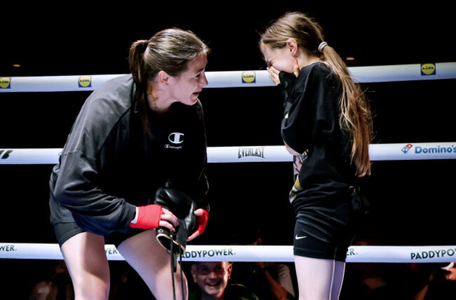 katie-taylor-with-young-fan-clodagh-keating