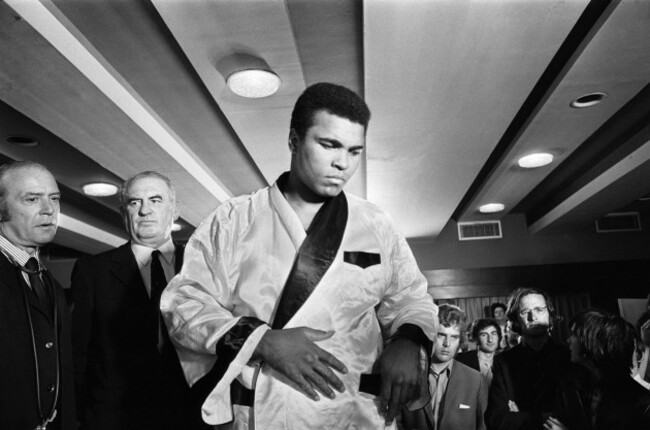 muhammad-ali-at-a-press-conference-prior-to-his-fight-with-alvin-lewis-aka-blue-lewis-18th-july-1972