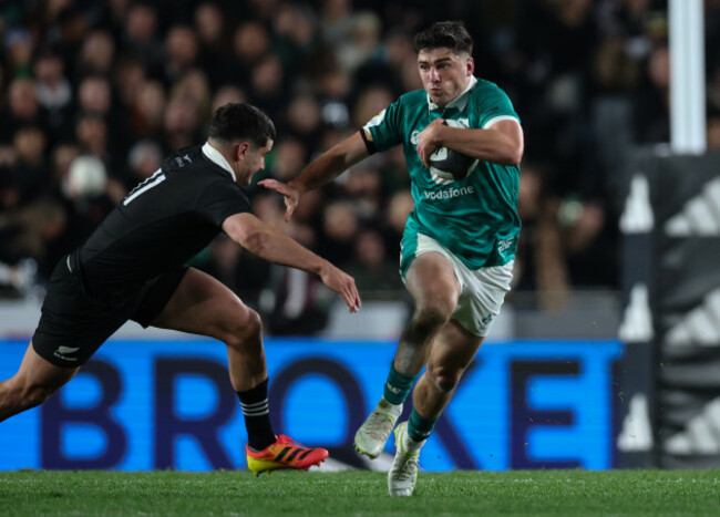 jimmy-obrien-is-tackled-by-josh-moorby