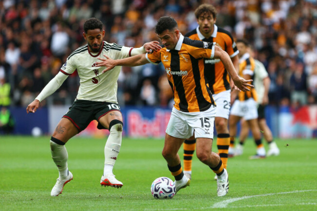 kingston-upon-hull-uk-22nd-aug-2026-mkm-stadium-kingston-upon-hull-england-august-22-dmatheus-cunha-of-manchester-united-l-vies-with-john-egan-of-hull-city-r-during-a-premier-league-2026-27