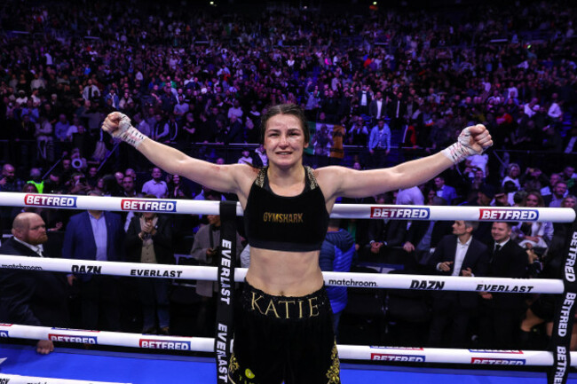 katie-taylor-is-declared-the-winner