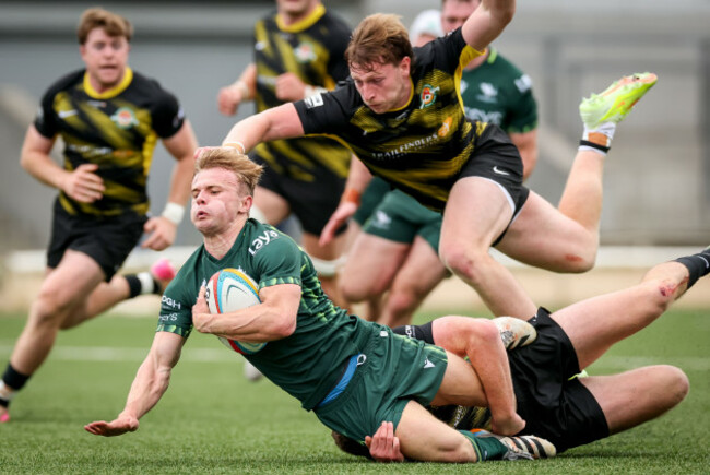 ben-murphy-is-tackled-by-patrick-campbell