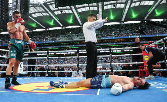 taylor-bevan-knocks-emmet-brennan-down-again-to-win-the-fight