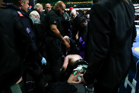 thomas-carty-after-being-knocked-out-of-the-ring