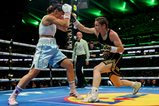 katie-taylor-in-action-against-flora-pili