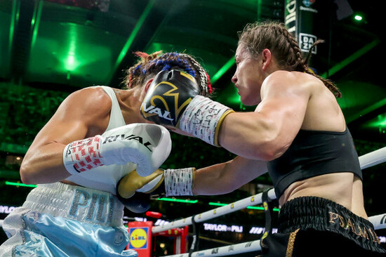 katie-taylor-in-action-against-flora-pili