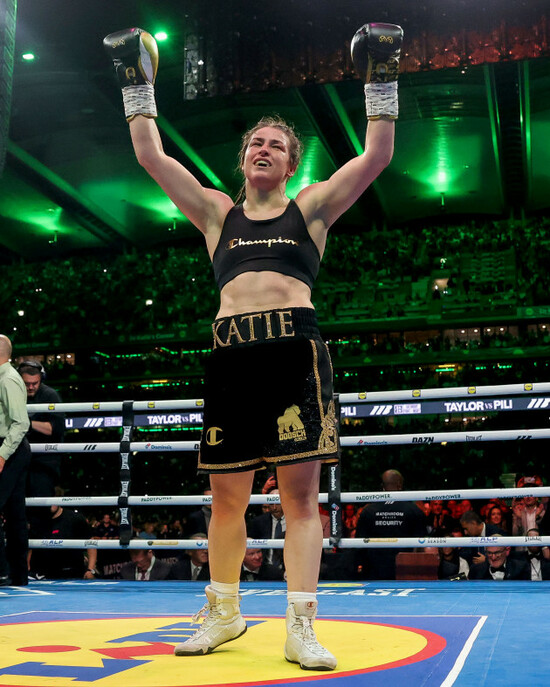 katie-taylor-celebrates-after-the-fight