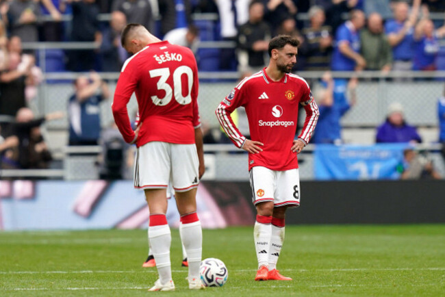 liverpool-uk-6th-sep-2026-bruno-fernandes-of-manchester-united-r-and-benjamin-sesko-of-manchester-united-react-after-the-second-everton-goal-during-the-everton-vs-manchester-united-premier-leagu
