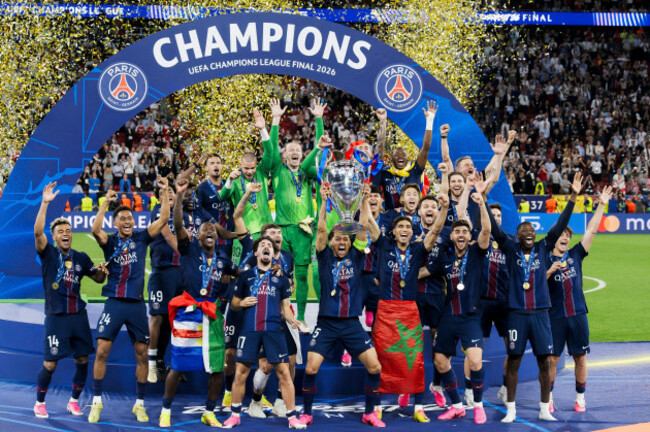 marquinhos-of-paris-saint-germain-fc-lifts-the-trophy-as-teammates-and-luis-enrique-head-coach-of-paris-saint-germain-fc-celebrate-during-the-award-ceremony-following-the-uefa-champions-league-2025