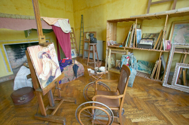 art-studio-of-auguste-renoir-at-his-home-les-colettes-musee-renoir-cagnes-sur-mer-france