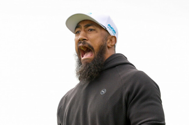 bundee-aki-reacts-after-teeing-off-the-second