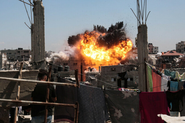 palestine-9th-sep-2026-a-missile-fired-by-warplanes-struck-the-al-masri-family-home-in-al-shati-refugee-camp-west-of-gaza-city-following-a-warning-from-the-israeli-army-credit-image-moh