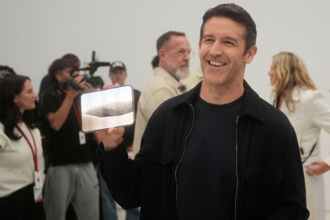 apple-ceo-john-ternus-displays-the-iphone-duo-on-wednesday-sept-9-2026-on-the-apple-campus-in-cupertino-calif-ap-photojeff-chiu