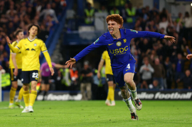 london-uk-9th-sep-2026-valentin-barco-of-chelsea-celebrates-after-scoring-to-make-it-5-3-during-the-chelsea-vs-leeds-united-carabao-cup-match-at-stamford-bridge-london-picture-credit-should-read