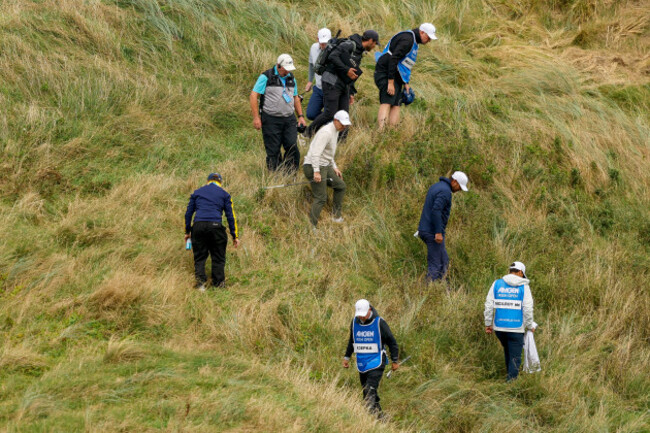 robert-macintyre-and-rory-mcilroy-help-brooks-koepka-search-for-his-ball-on-the-first