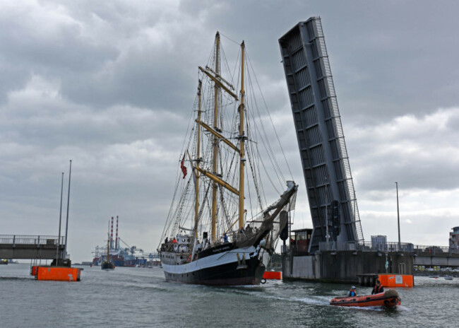 tall-ships-klevia-and-pelican-of-london-arrive-into-dublin-ahead