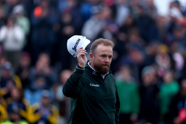 shane-lowry-waves-to-the-crowd-after-finishing-his-third-round-on-the-eighteenth