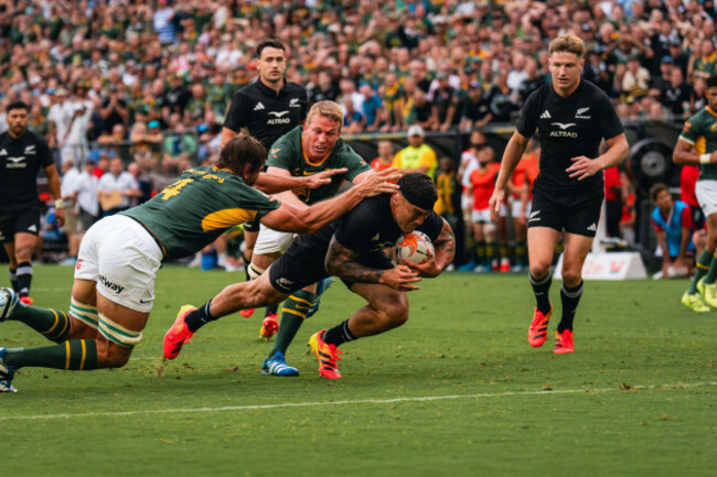 baltimore-usa-12th-sep-2026-new-zealand-all-blacks-hooker-codie-taylor-2-breaks-through-defense-during-the-match-between-new-zealand-all-blacks-and-south-africa-springboks-at-mt-bank-stadium-in