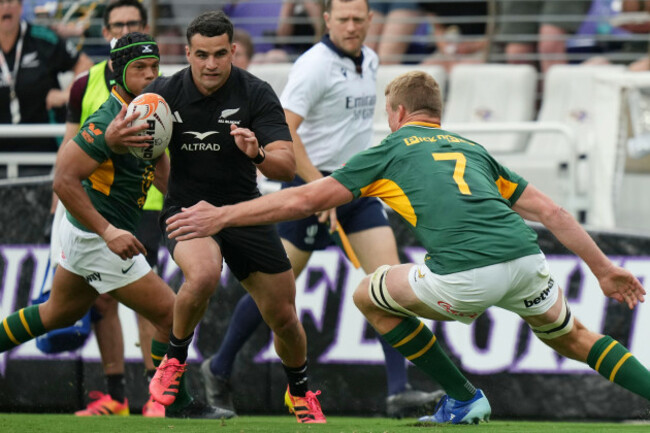 new-zealands-josh-moorby-attempts-to-run-past-south-africas-pieter-steph-du-toit-right-during-their-rugby-international-in-baltimore-usa-saturday-sept-12-2026-ap-photostephanie-scarbrough