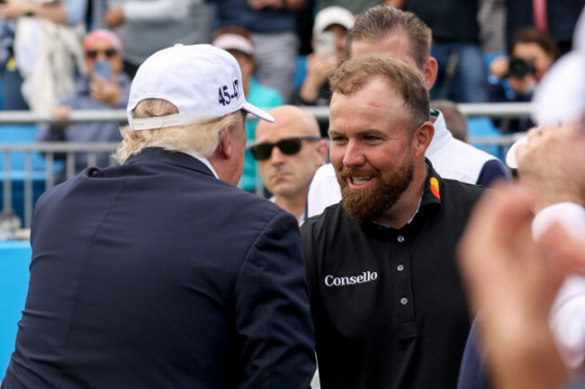 donald-trump-shakes-hands-with-shane-lowry-at-the-first-tee-box
