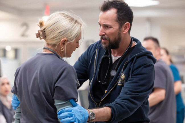 usa-noah-wyle-and-katherine-lanasa-in-chbo-series-the-pitt-2025-plot-the-daily-lives-of-healthcare-professionals-in-a-pittsburgh-hospital-as-they-juggle-personal-crises-workplace-politics