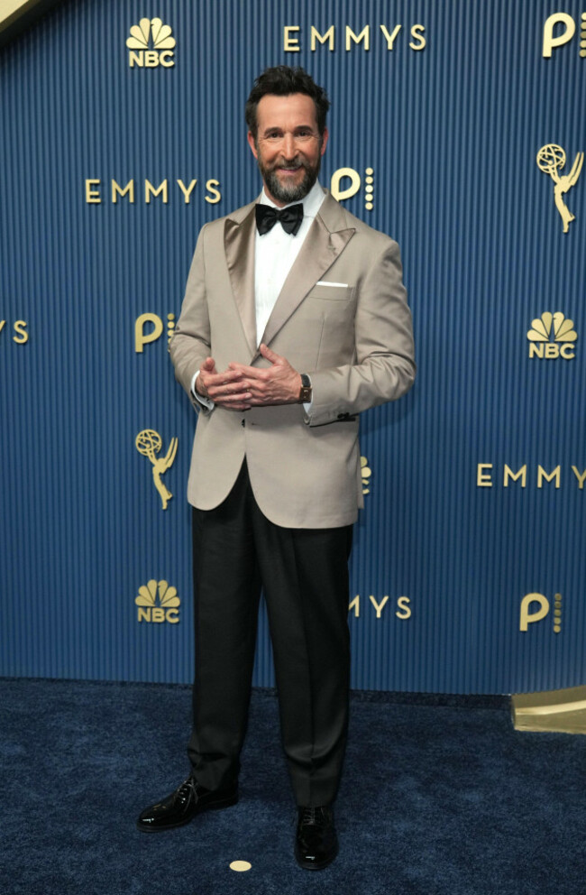 noah-wyle-walks-the-red-carpet-at-the-television-academys-78th-emmy-awards-telecast-at-the-peacock-theater-at-l-a-live-on-monday-sept-14-2026-in-los-angeles-photo-by-jordan-straussinvision-for