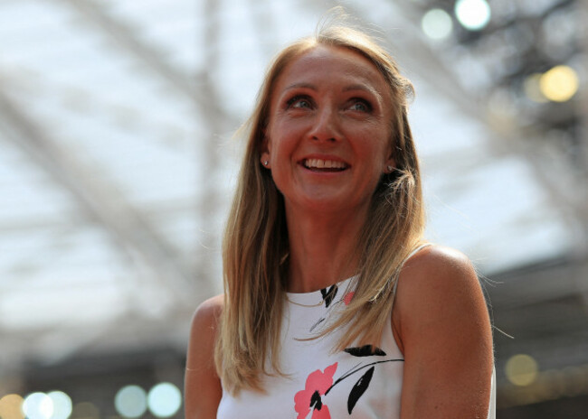 london-stadium-london-uk-21st-july-2018-diamond-league-athletics-day-1-paula-radcliffe-prepares-to-present-the-womens-4x400m-relay-beijing-bronze-medal-which-were-retro-awarded-to-the-team-cre