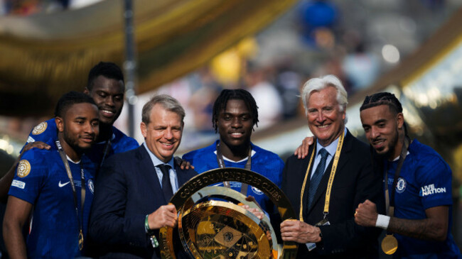 christopher-nkunku-benoit-badiashile-todd-boehly-romeo-lavia-mark-walter-malo-gusto-during-the-award-ceremony-following-the-fifa-club-world-cup-final-football-match-between-chelsea-fc-and-paris-s