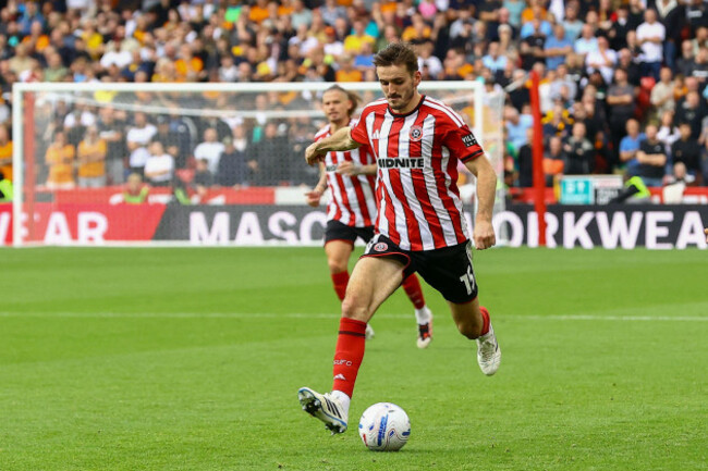 bramall-lane-sheffield-england-13th-september-2026liam-kitching-15-of-sheffield-united-passes-the-ball-during-the-game-sheffield-united-v-wolverhampton-wanderers-efl-championship-202627-b