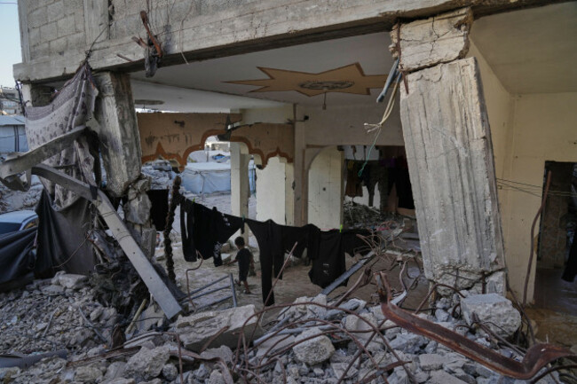 displaced-palestinians-shelter-inside-a-building-heavily-damaged-during-the-israel-hamas-war-in-gaza-city-thursday-sept-17-2026-ap-photojehad-alshrafi
