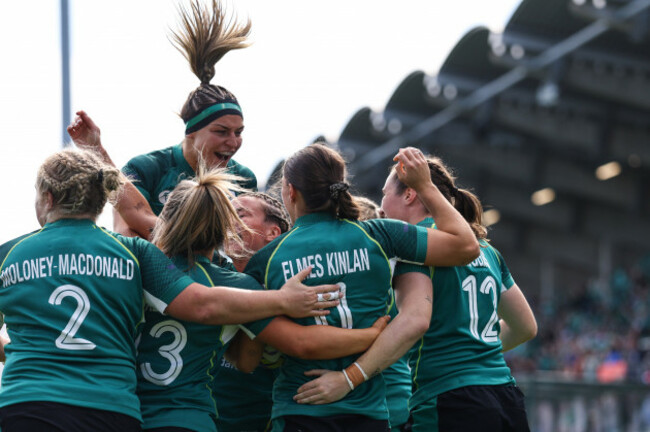 vicky-elmes-kinlan-celebrates-with-erin-king-emily-lane-stacey-flood-and-eve-higgins-after-scoring-her-sides-first-try