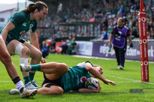 eve-higgins-celebrates-after-vicky-elmes-kinlan-scores-her-sides-first-try
