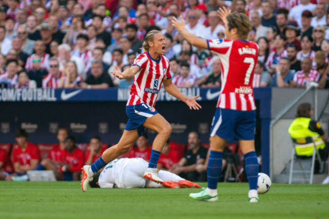 riyadh-air-metropolitano-madrid-spain-20th-sep-2026-spanish-la-liga-football-atletico-madrid-versus-real-madrid-marcos-llorente-of-atletico-madrid-complains-about-a-foul-credit-action-plus-spo