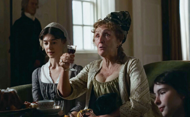 uk-fiona-shaw-and-daisy-edgar-jones-in-cfocus-features-new-film-sense-and-sensibility-2026-plot-a-charming-witty-and-deeply-relatable-story-of-love-and-sisterhood-ref-lmk110-j11864-29