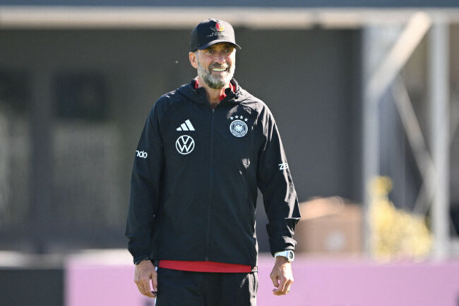 herzogenaurach-germany-23rd-sep-2026-soccer-national-team-final-practice-before-the-first-nations-league-match-against-the-netherlands-national-team-coach-jurgen-klopp-germany-watches-the-pra