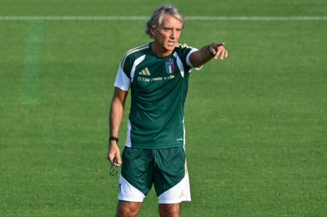 ipa88827253-italys-head-coach-roberto-mancini-during-team-italy-training-a-uefa-nations-league-soccer-match-in-florence-italy-on-september-21-2026