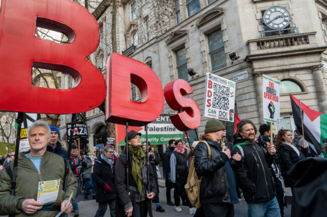london-uk-31st-january-2026-protesters-rally-in-central-london-calling-for-an-end-to-genocide-and-to-boycott-divest-and-sanction-israel-bds