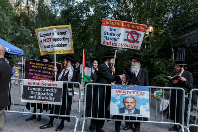 new-york-new-york-usa-23rd-sep-2026-orthodox-jewish-protesters-hold-palestinian-flags-and-signs-during-a-demonstration-in-midtown-manhattan-on-the-second-day-of-the-un-general-assembly-high-level