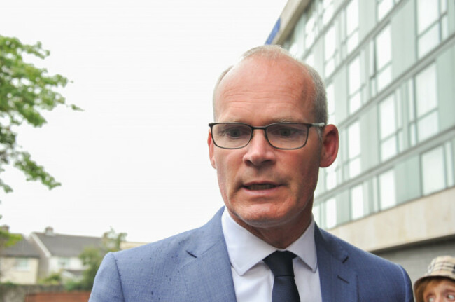 limerick-city-ireland-15th-september-2023-minister-for-enterprise-trade-and-employment-of-ireland-simon-coveney-greeted-by-ifa-protestors-outside-of-strand-hotel-in-limerick-on-the-first-day-of-f