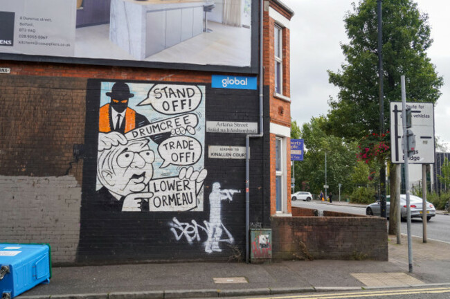 belfast-united-kingdom-08092026-historic-mural-on-artana-street-in-the-lower-ormeau-area-depicting-the-drumcree-and-lower-ormeau-parading-disputes-of-the-1990s-photographed-as-the-drumcree-dispu