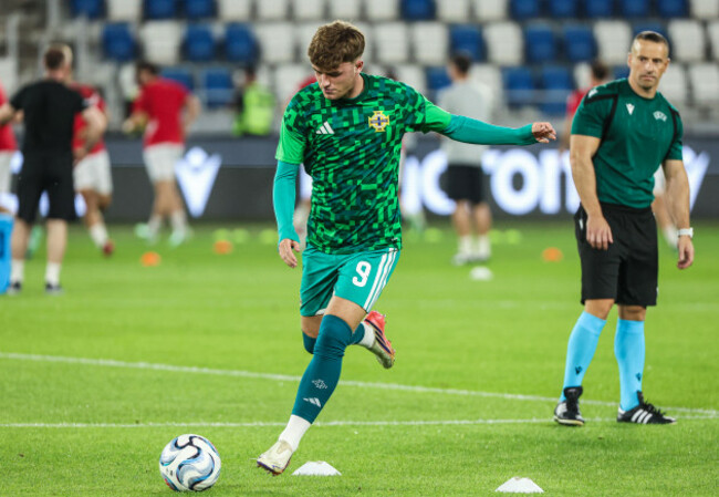 ceadach-oneill-during-the-warm-up-ahead-of-the-match