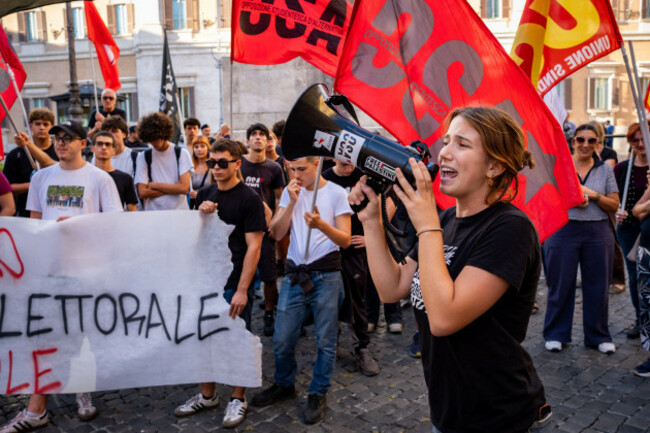 rome-rm-italy-25th-sep-2026-students-are-taking-to-the-streets-to-march-on-montecitorio-chamber-of-deputies-to-protest-the-new-school-decree-law-issued-yesterday-by-the-meloni-government-arg