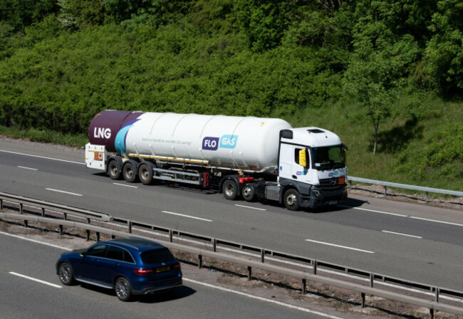 flogas-tanker-lorry-on-the-m40-motorway-warwickshire-uk