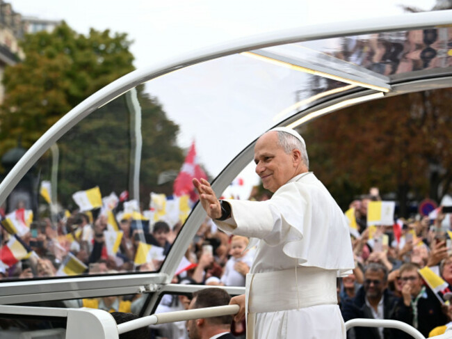 pope-leo-xiv-waves-to-the-crowd-on-the-champs-elysees-avenue-before-a-mass-at-the-place-de-la-concorde-in-paris-saturday-sept-26-2026-ap-photoemma-da-silva