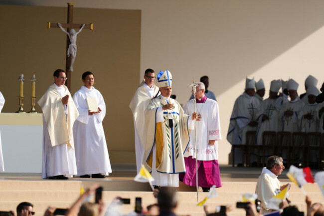 pope-leo-xiv-celebrates-mass-at-place-de-la-concorde-paris-saturday-sept-26-2026-ap-photoaurelien-morissard