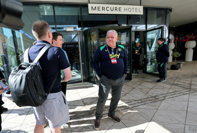 joe-mcglue-outside-mercure-hotel