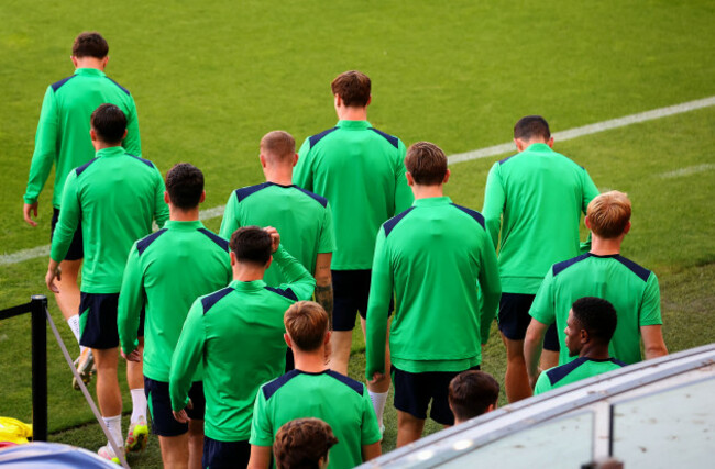 ireland-make-their-way-out-to-training