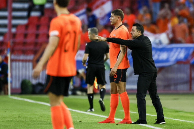 belgrade-micky-van-de-ven-of-the-netherlands-coach-xavi-hernandez-of-the-netherlands-lr-during-the-uefa-nations-league-match-between-serbia-and-germany-at-the-rajko-mitic-stadium-on-27-september